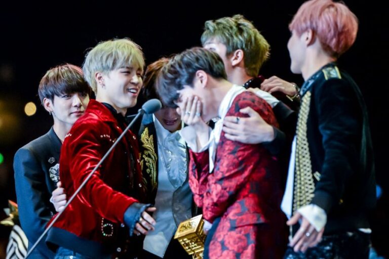BTS: Hồ sơ nhóm, Thành viên, Bài hát nổi tiếng, Cộng đồng người hâm mộ ...