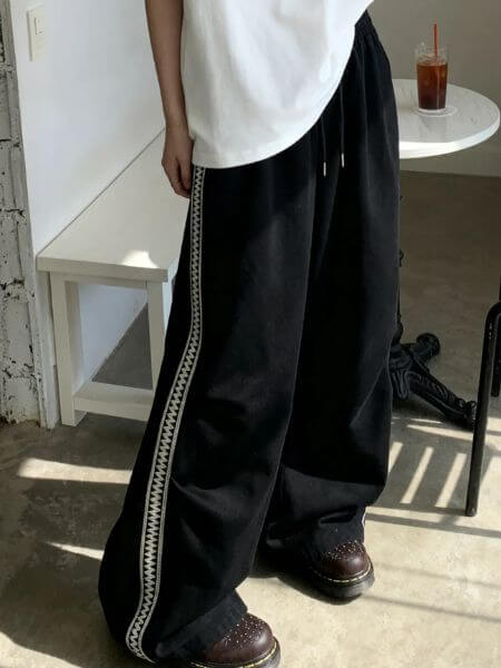 Nombre - Premium Side Embroidery Line Wide Track Pants (Black)