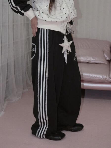 Prenda - Heart Lace Applique Sweat Wide Pants (Black)